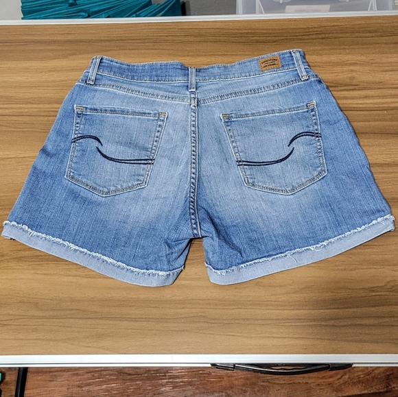 Signature Levi Strauss Distressed Shorts Light Wash - Picture 2 of 5
